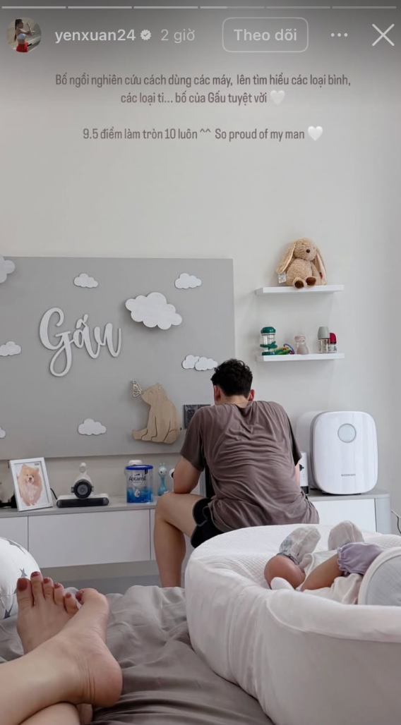 Thủ môn Đặng Văn Lâm ra dáng bố bỉm dù mới 'lên chức' chỉ cách đây ít ngày. (Ảnh chụp màn hình)