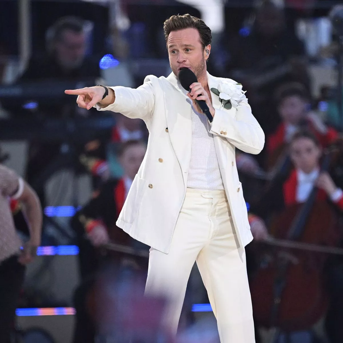 Nam ca sĩ hủy show sát giờ G vì bị nhiễm trùng cổ họng, đăng đàn xin lỗi khán giả Ảnh 1