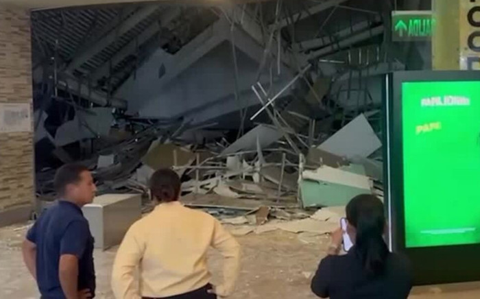 Mái nhà nặng 200 tấn của trung tâm thương mại bất ngờ đổ sập, ít nhất 6 người thiệt mạng Ảnh 2