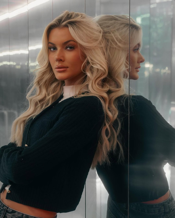 Đương kim Hoa hậu Hoàn vũ sẽ không có chuyến home coming tại quê nhà Đan Mạch. (Ảnh tổng hợp)