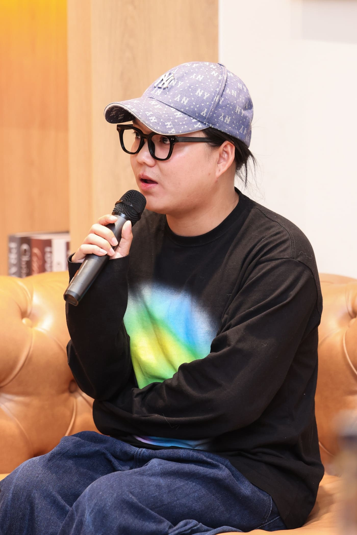 Phạm Thoại đã sai lầm khi đáp trả bình luận mỉa mai chuyện từ thiện.