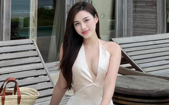 Bắt gặp Hoa hậu Đỗ Thị Hà sánh đôi với bạn trai tin đồn, chuẩn bị làm dâu hào môn? Ảnh 2