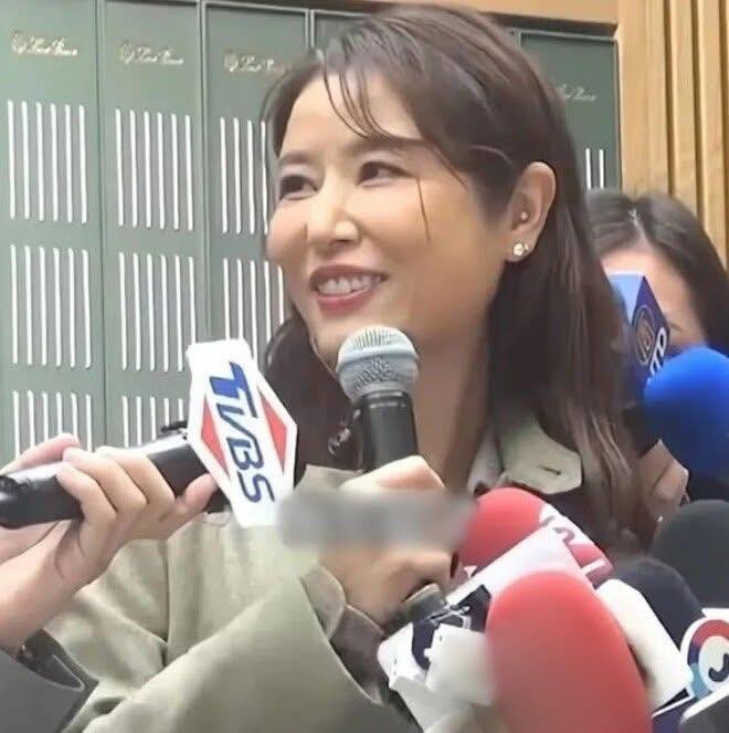 Gương mặt sưng phù, biến dạng của Lâm Tâm Như. Ảnh: Weibo