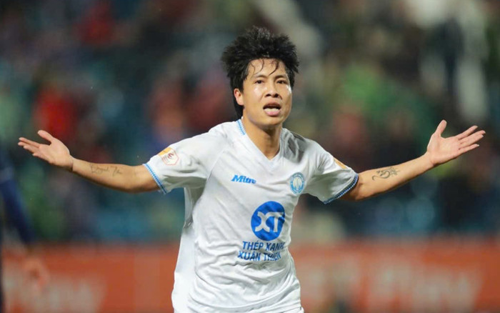 Ngả mũ trước hậu vệ Văn Vĩ Ảnh 2