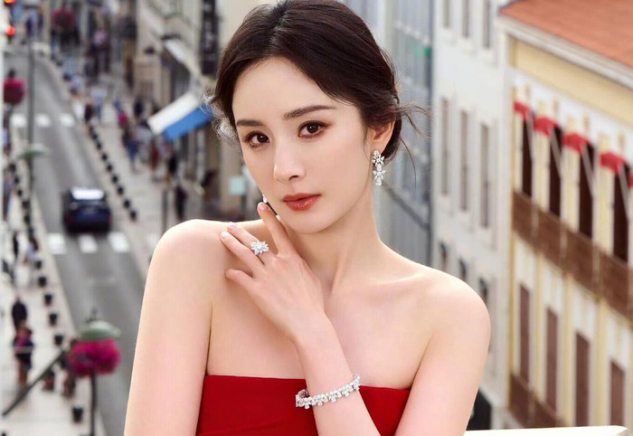 Nữ diễn viên đình đám Dương Mịch từng vướng scandal chấn động liên quan đến tiền từ thiện.