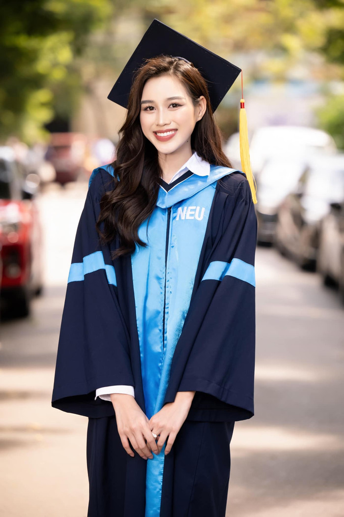 Đỗ Thị Hà còn chú trọng việc học. Cô tốt nghiệp trường Đại học Kinh tế Quốc dân. (Ảnh FBNV)