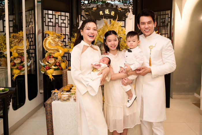 Phương Trinh Jolie và Lý Bình làm tiệc đầy tháng hoành tráng cho bé Loka. Ảnh: FBNV