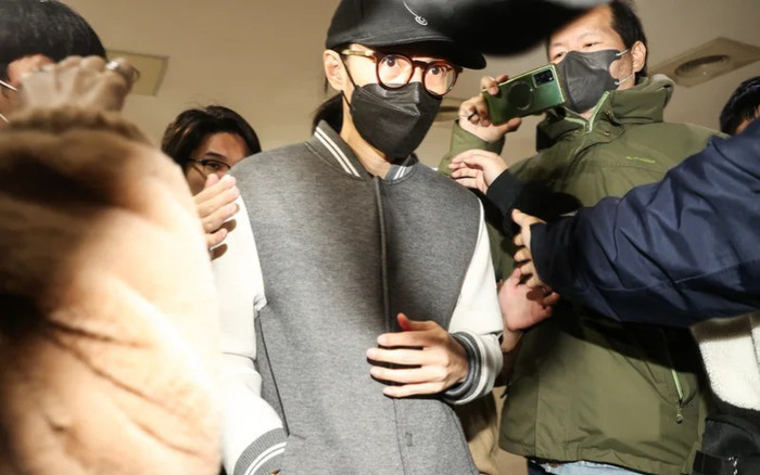 Nam diễn viên hàng đầu showbiz bị bắt giữ, cảnh sát khám nhà khẩn gây rúng động Ảnh 2