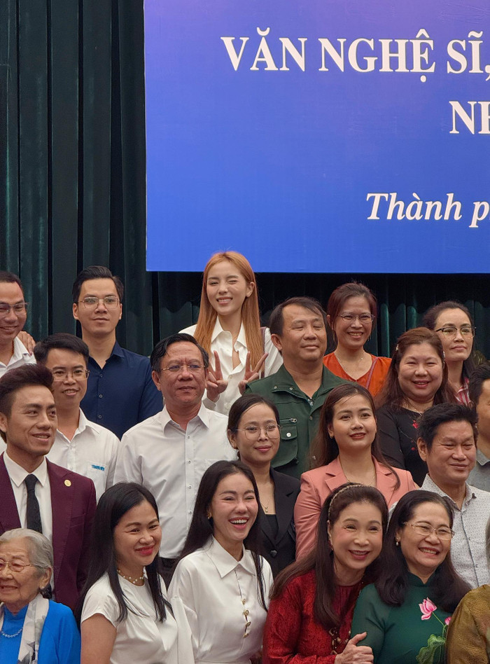 Kỳ Duyên xuất hiện tại một sự kiện với bộ trang phục có phần nhăn nhúm. (Ảnh FBNV)