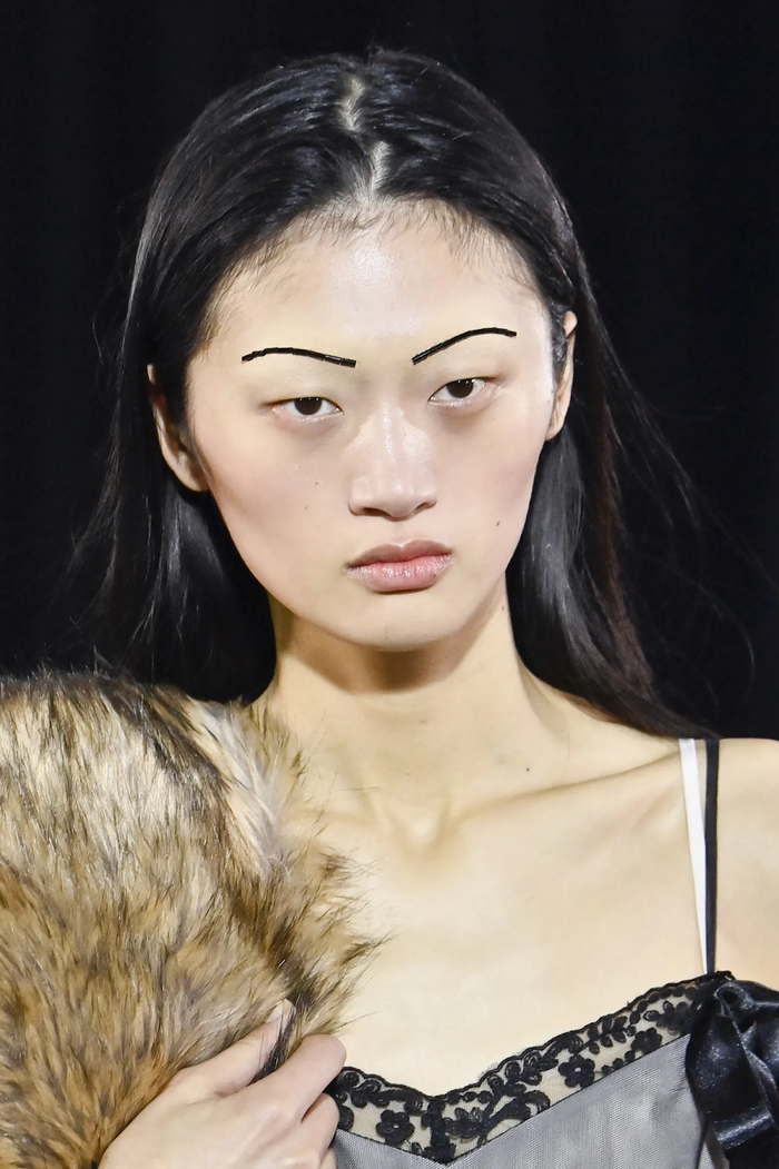 Sân chơi sắc đẹp hoài cổ tại Simone Rocha show Ảnh 3