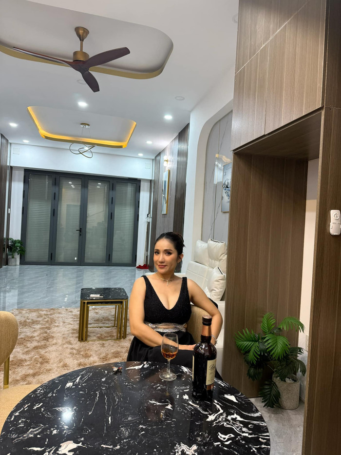 Cát Tường tận hưởng cuộc sống vui vẻ, giàu có ở tuổi 47. (Ảnh: FBNV)