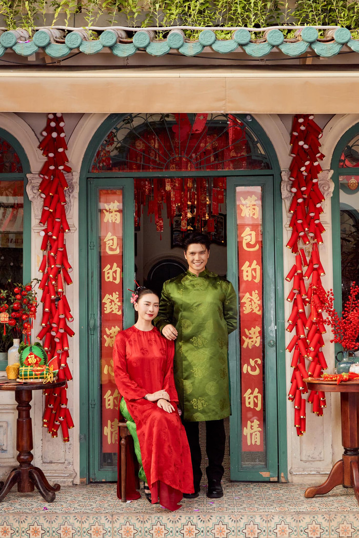 Vợ chồng Ngô Thanh Vân chụp ảnh trong dịp Tết Nguyên đán vừa qua. Ảnh: FBNV