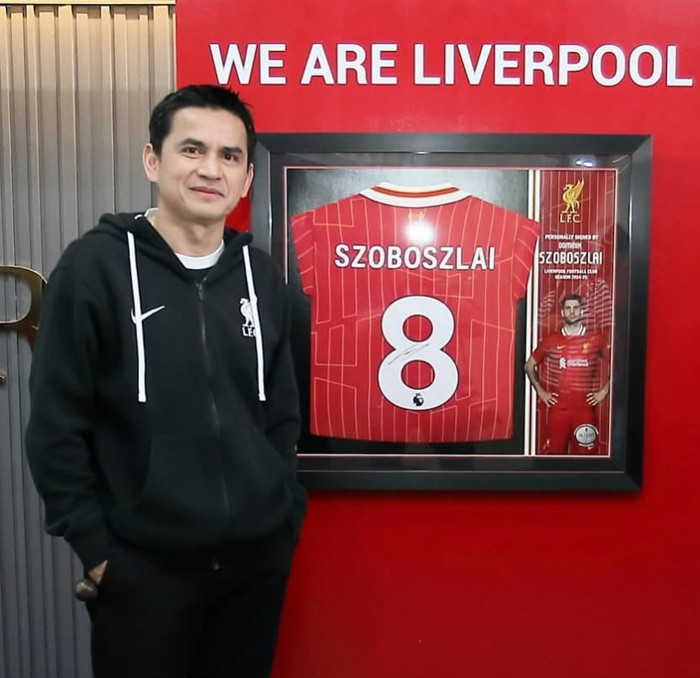 HLV Kiatisuk làm giám đốc Học viện bóng đá Quốc tế Liverpool FC tại Thái Lan. 