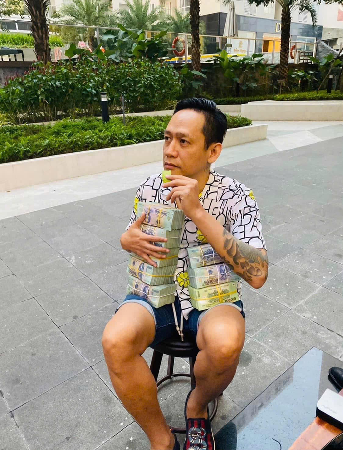 Ca sĩ Duy Mạnh mới đây đã có chia sẻ gây chú ý vụ tiền từ thiện. (Ảnh FBNV)