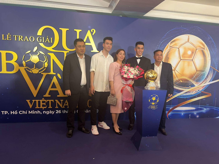 Trực tiếp Gala Quả bóng Vàng Việt Nam 2024: Nguyễn Xuân Son không có đối thủ Ảnh 6