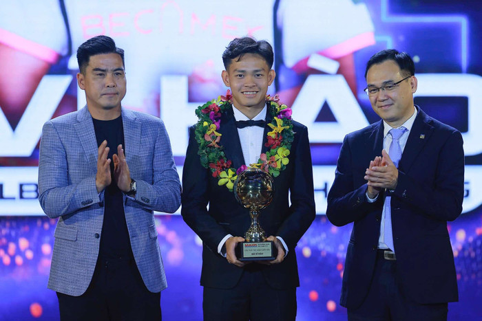 Trực tiếp Gala Quả bóng Vàng Việt Nam 2024: Nguyễn Xuân Son không có đối thủ Ảnh 4
