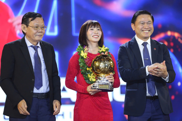 Trực tiếp Gala Quả bóng Vàng Việt Nam 2024: Nguyễn Xuân Son chiến thắng Ảnh 3