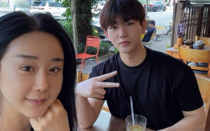 Mỹ nhân phim Sex Is Zero tái hợp chồng cũ kém 18 tuổi Ảnh 2