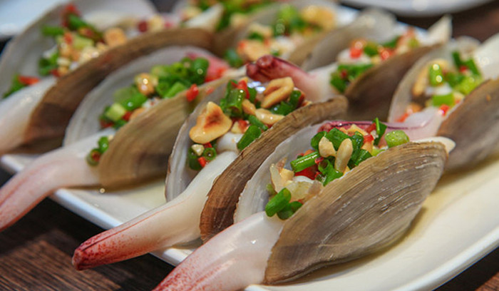 Tu hài nướng mỡ hành là đặc sản được nhiều người yêu thích. (Ảnh minh họa từ Internet)