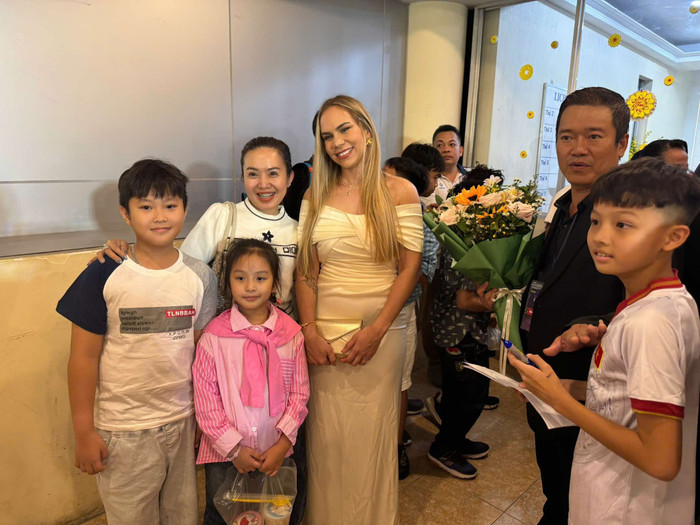 Trở về Việt Nam để trị liệu, Marcele luôn túc trực và chăm sóc Xuân Son từng chút một. Nàng WAGs luôn tỉ mỉ chuẩn bị những bữa ăn giàu dinh dưỡng, hỗ trợ chồng trong các bài tập vật lý trị liệu. Quan trọng hơn cả, cô luôn dành thời gian chính là việc cô dành thời gian lắng nghe, động viên nam cầu thủ vượt qua giai đoạn khó khăn này.