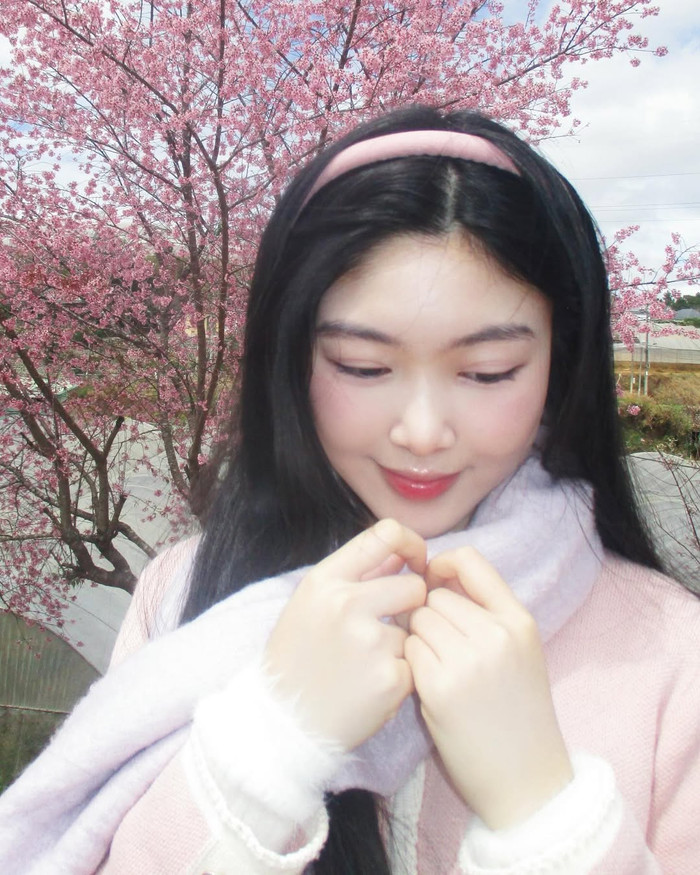 Cận làn da trắng sáng của con gái Quyền Linh. Ảnh: Instagram linnhhh.m