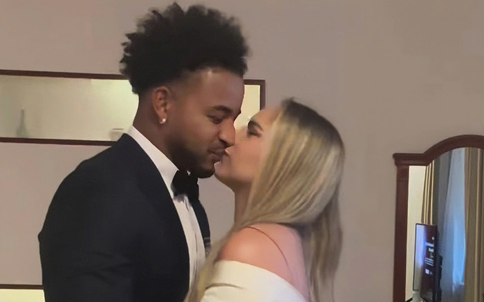 Nụ hôn may mắn của Nguyễn Xuân Son Ảnh 2