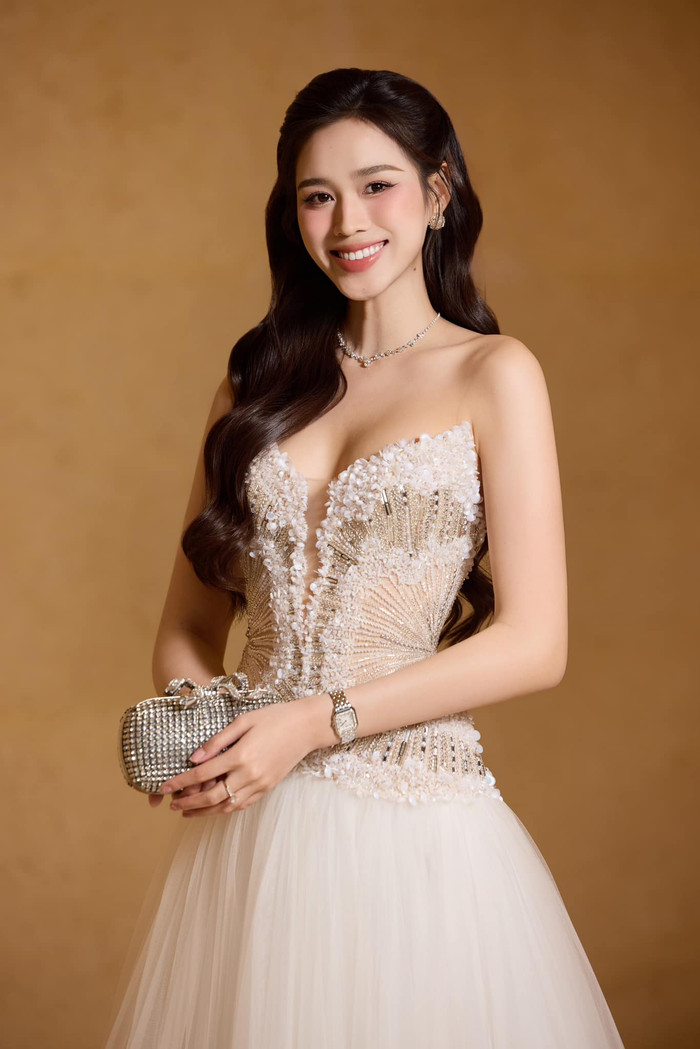 Bước ngoặt tiếp theo của Hoa hậu Đỗ Thị Hà liệu có phải trở thành 'dâu nghìn tỷ'? (Ảnh: FBNV)