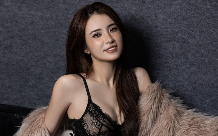 Em gái Công Vinh đời thường nóng bỏng chẳng kém lúc đi biển Ảnh 2