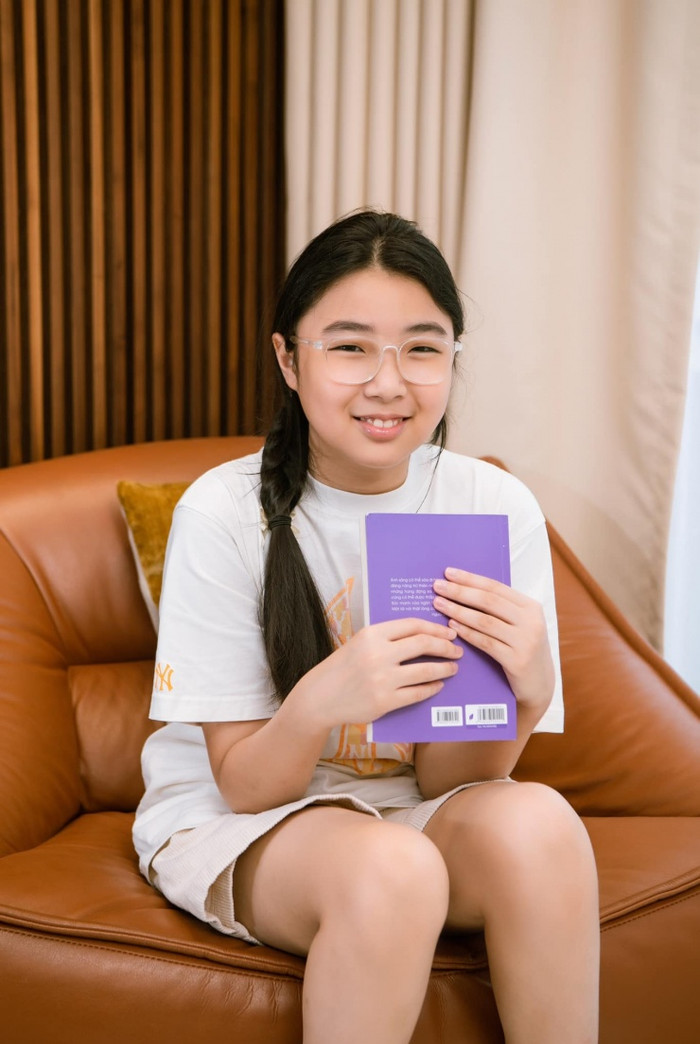 Con gái Hồng Diễm sở hữu chiều cao ấn tượng cùng gương mặt xinh xắn ở tuổi 13 (Ảnh: Facebook nhân vật). 