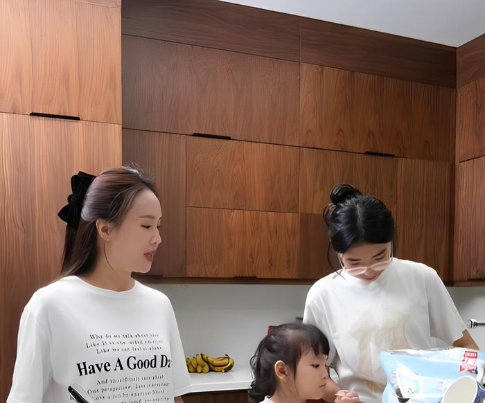 Hồng Diễm khoe con gái cưng 13 tuổi trên trang cá nhân (Ảnh: Facebook nhân vật). 