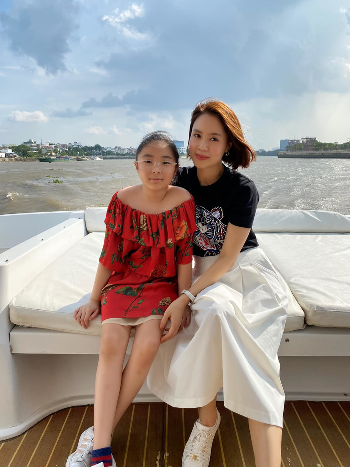 Hồng Diễm có đời tư kín tiếng. Nữ diễn viên ít khi chia sẻ hình ảnh của chồng con lên mạng xã hội (Ảnh: Facebook nhân vật). 