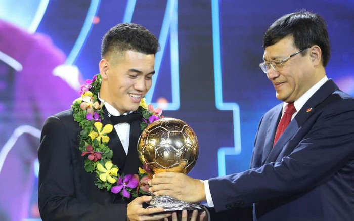 Quyết định bất ngờ của Tiến Linh sau khi nhận Quả bóng vàng 2024 Ảnh 2