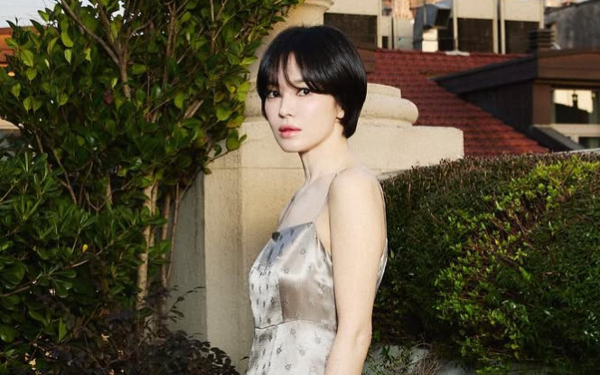 Diện mạo lạ lẫm của Song Hye Kyo sau khi 'xuống tóc' Ảnh 2