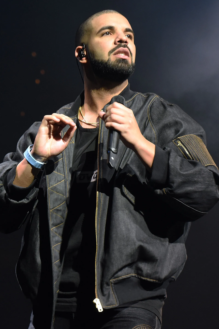 Đang 'ăn nên làm ra', nam ca sĩ nổi tiếng bất ngờ hủy hàng loạt buổi biểu diễn Ảnh 2