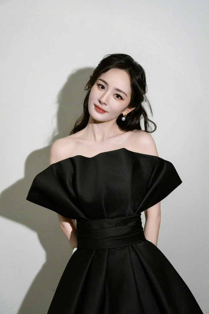 Showbiz 24h: Dương Mịch thể hiện sự lạc quan với tình trạng sức khoẻ bất ổn. Ảnh: Sưu tầm