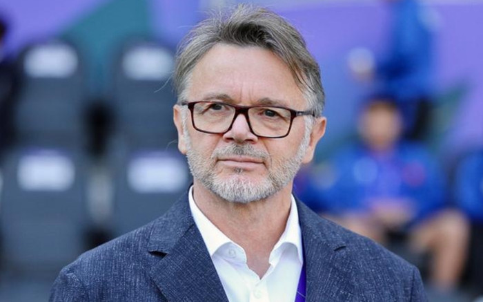 Dậy sóng với HLV Troussier Ảnh 2