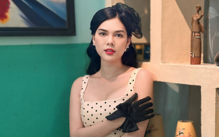 Ngọc Trinh diện váy khoét sâu khoe cặp 'tuyết lê' căng tràn Ảnh 2