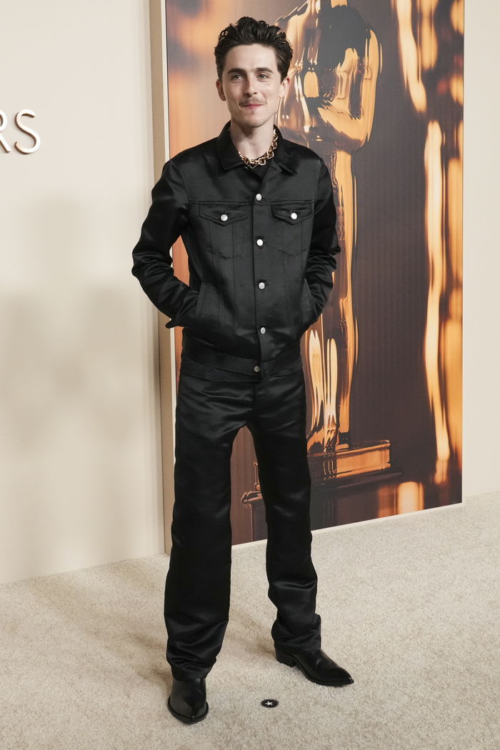 Bạn trai Kylie Jenner đeo trang sức 2 tỷ đồng đến dự tiệc đề cử Oscar Ảnh 3