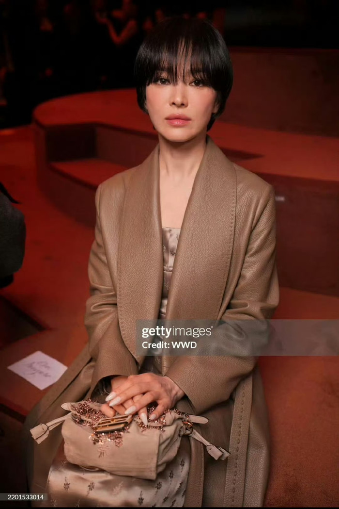 Song Hye Kyo thua xa Son Ye Jin Ảnh 1