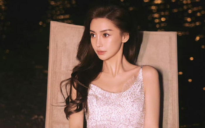 Angelababy đẹp như 'nữ thần' với váy xẻ sâu gợi cảm Ảnh 2
