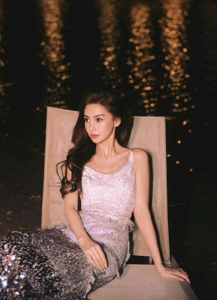 Mới đây, phía Angelababy đăng tải loạt ảnh nhân dịp sinh nhật tuổi 36. Khoảnh khắc này nhanh chóng thu hút sự quan tâm từ đông đảo người hâm mộ.