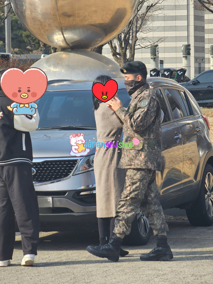 V xuất hiện tại concert của J-Hope dù đang nhập ngũ? Ảnh 4