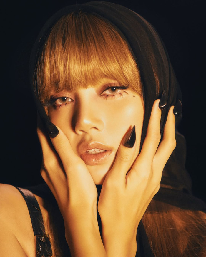 Lisa gây tranh cãi Ảnh 3