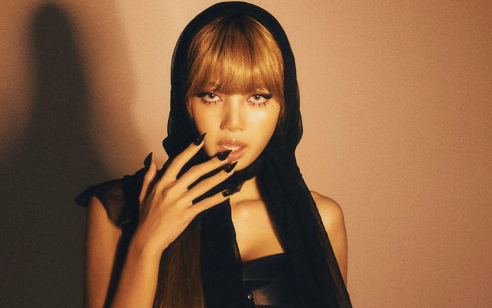 Lisa gây tranh cãi Ảnh 2