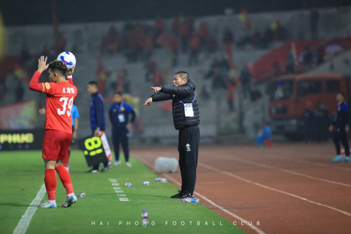HLV Chu Đình Nghiêm đã cho thấy tài cầm quân khi giúp Hải Phòng FC đánh bại Quảng Nam FC 2-1. Ảnh: CLB Hải Phòng