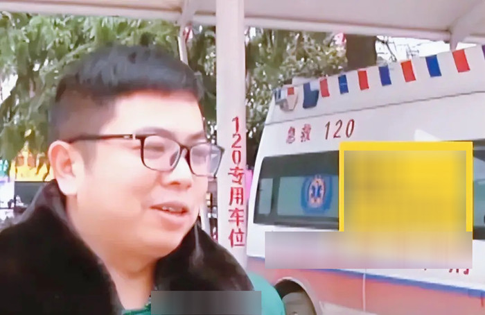 Khi nhân viên y tế đến nơi, nữ sinh đã 'vượt cạn' thành công và được bạn cùng phòng đỡ đẻ giúp. (Ảnh Sohu)