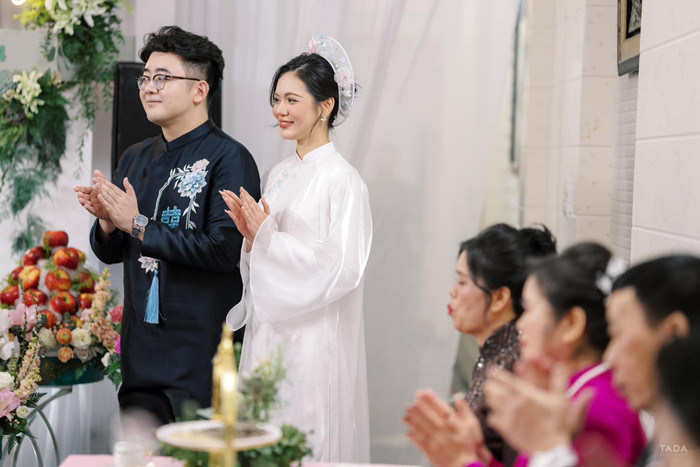 Hoa hậu Kỳ Duyên cùng chồng trong lễ ăn hỏi gây xôn xao cõi mạng cách đây chưa lâu. (Ảnh FBNV)