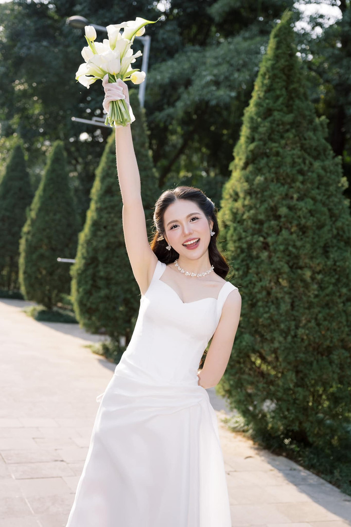 Hoa hậu Kỳ Duyên bật khóc trong lễ cưới riêng tư Ảnh 1