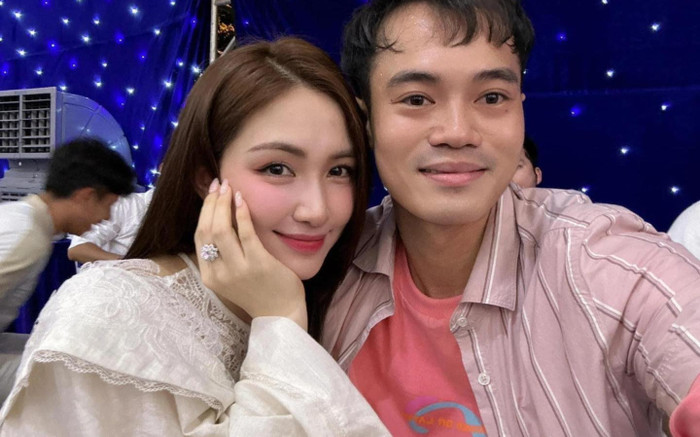 Hoà Minzy phản ứng gay gắt khi bị đùa giỡn quá trớn với một nam cầu thủ nổi tiếng Ảnh 2