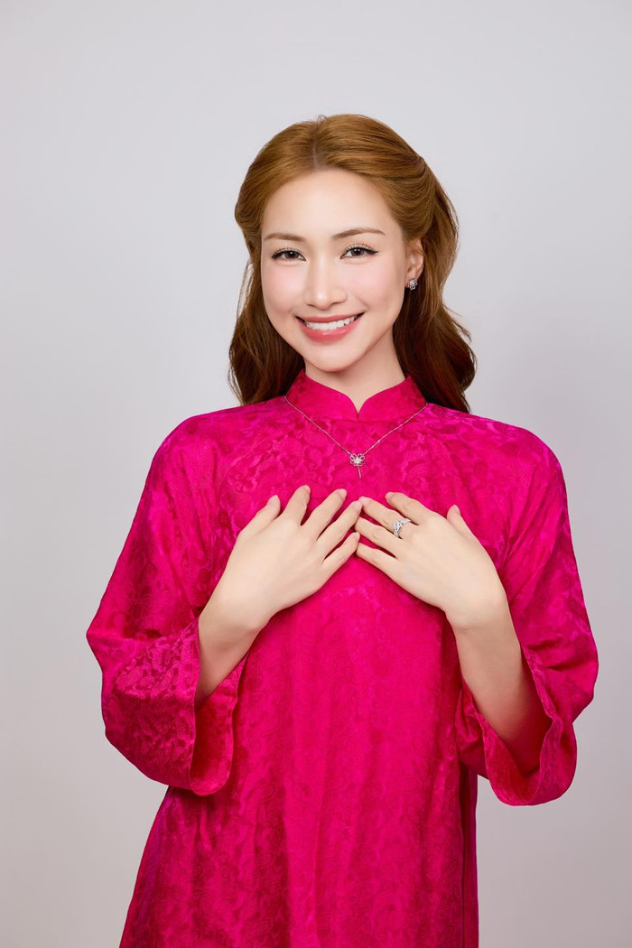 Hoà Minzy là nữ ca sĩ chăm chỉ làm từ thiện. Ảnh: FBNV